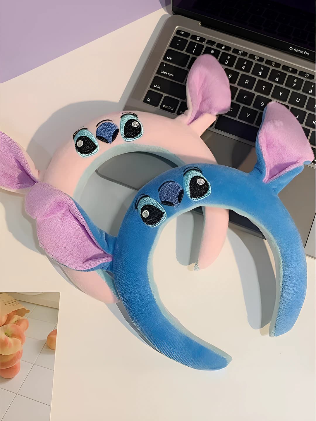 Ayollar uchun karton plyush obodok: Stitch tasviri, qo'lda ishlangan, shirin va sevimli dizayn elementi