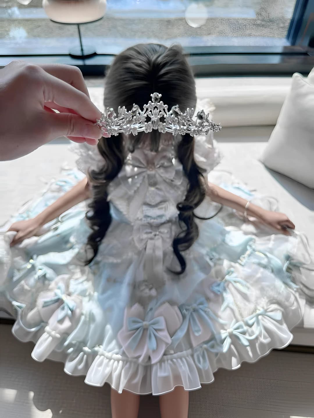 Floral, sparkling diamond crown