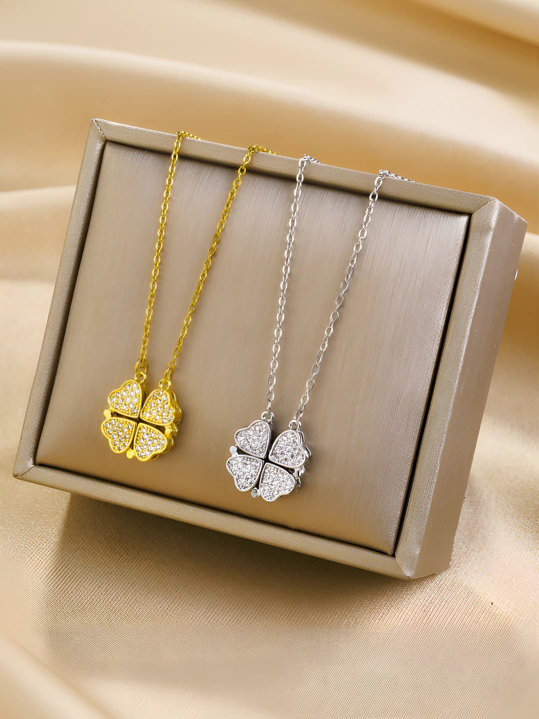 Women's titanium steel necklace, two-way wear heart and clover pendant, openable, fashionable, light luxury, collarbone chain