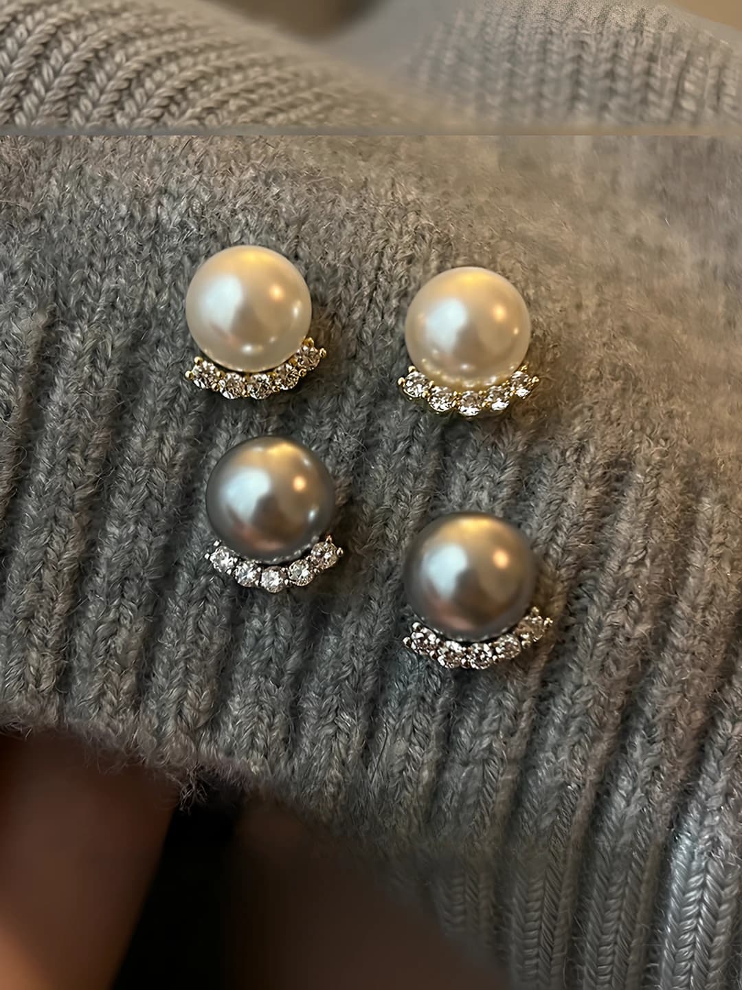 Ayollar uchun kulrang perl va strass stud quloqsoqlar, yapon-koreys uslubi, geometrik shakl, ayni dizayn elementi