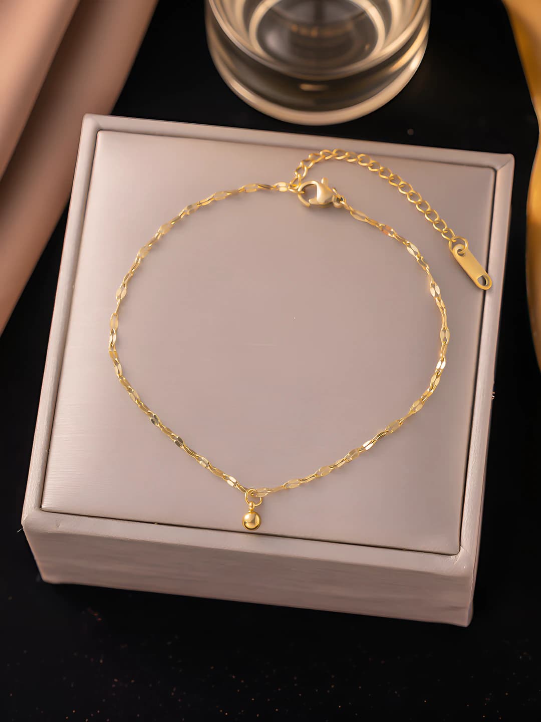 Small gold beads, gold