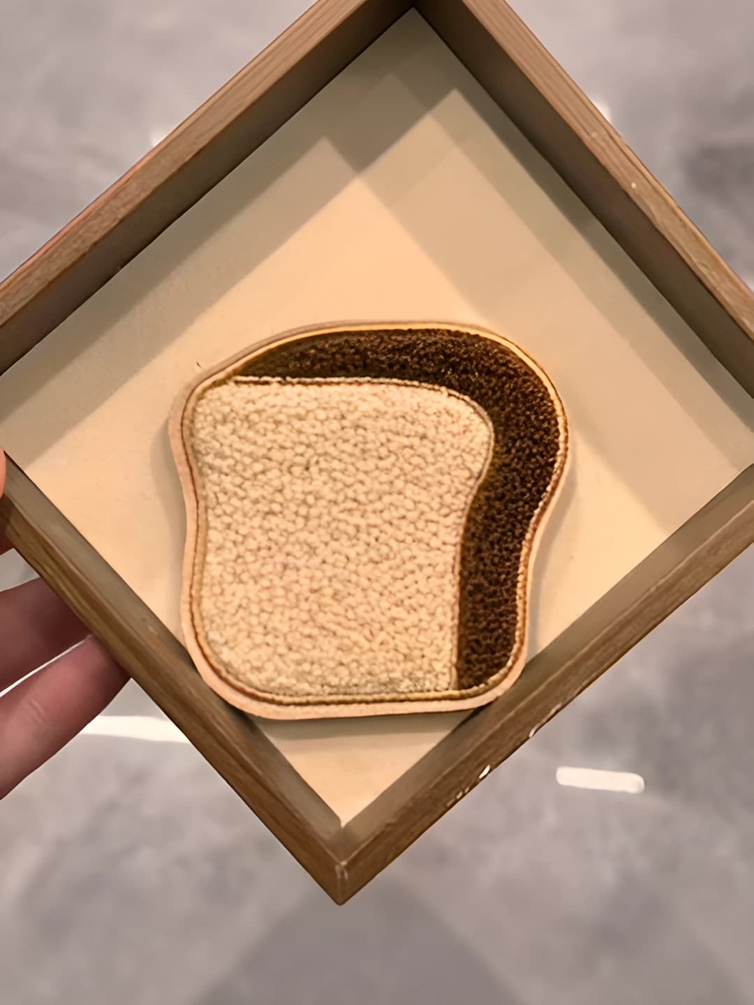 4# Bread, ~7.5*7.5 cm