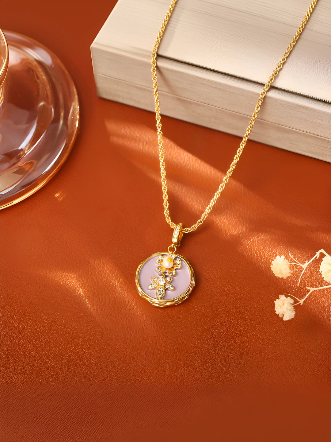 Binafsha rangli enamel zanjir