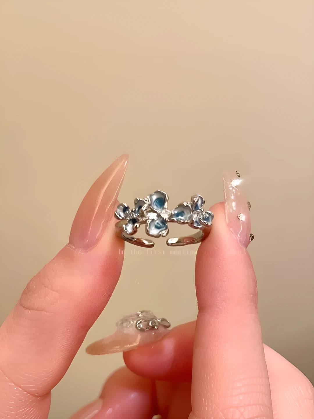 M161 Blue flowers ring