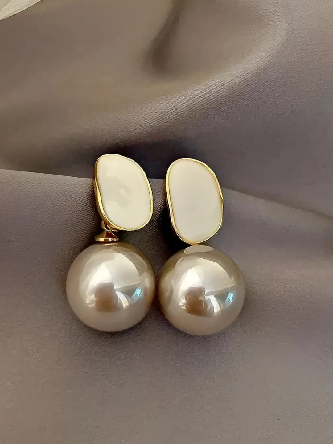 Women's pearl drop earrings, 2026, style: rustic, design element: mesh