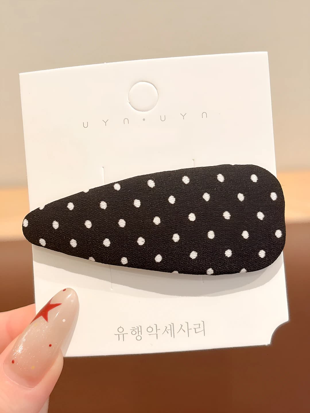 3# Teardrop polka dot (black) 1 pc