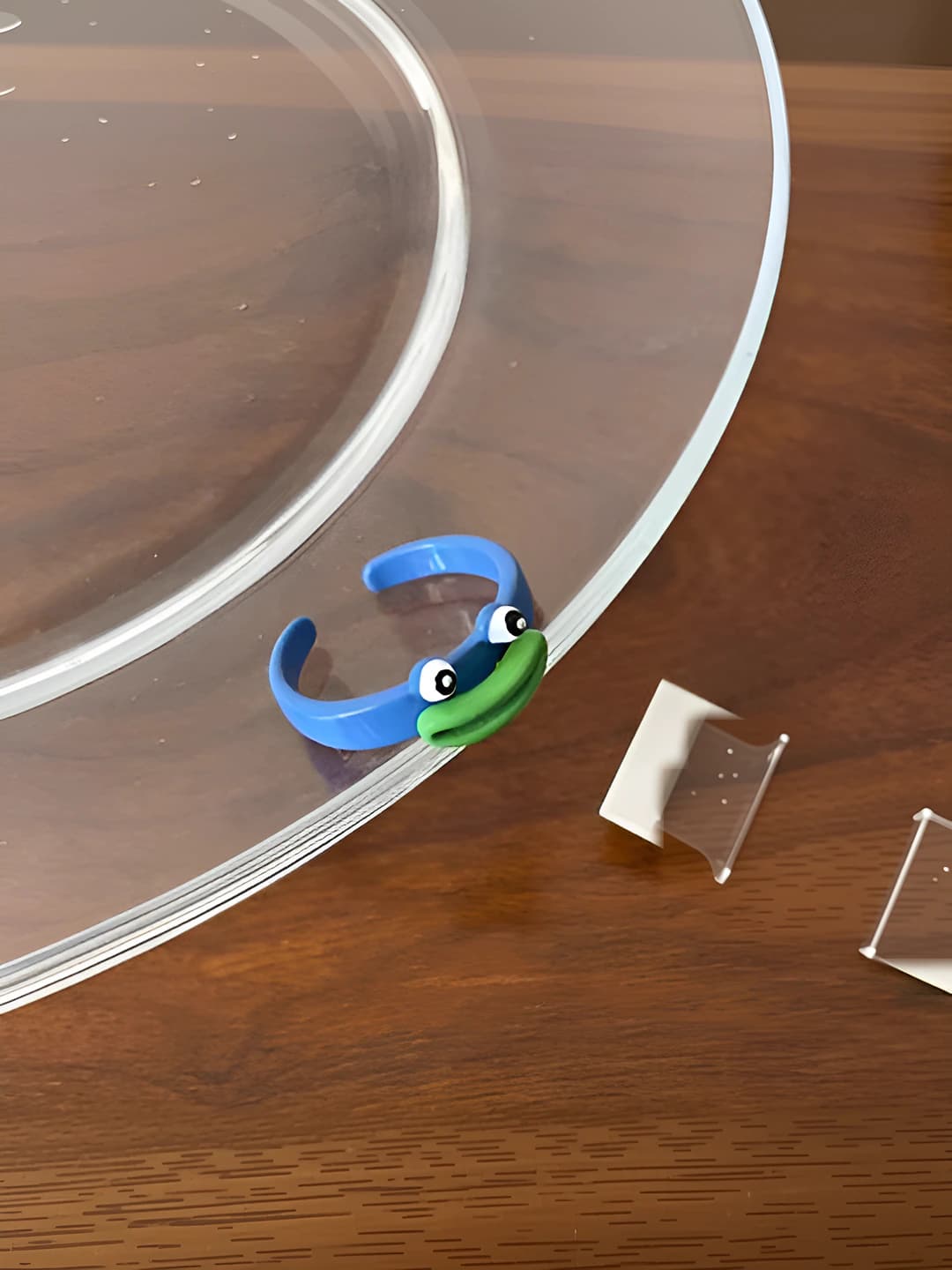 Green sausage mouth ring