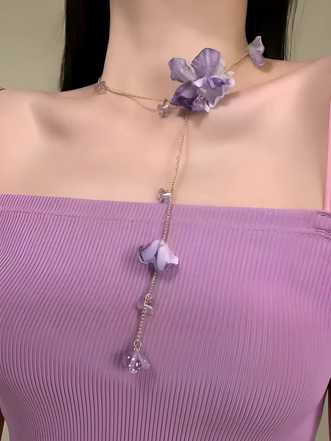 Purple flowers necklace