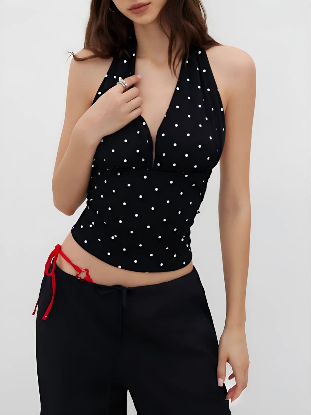Ayollar uchun halter crop top, V-yoqa, yengsiz, to'q naqshli, kalta, kesim: o'rtadan toraytirilgan