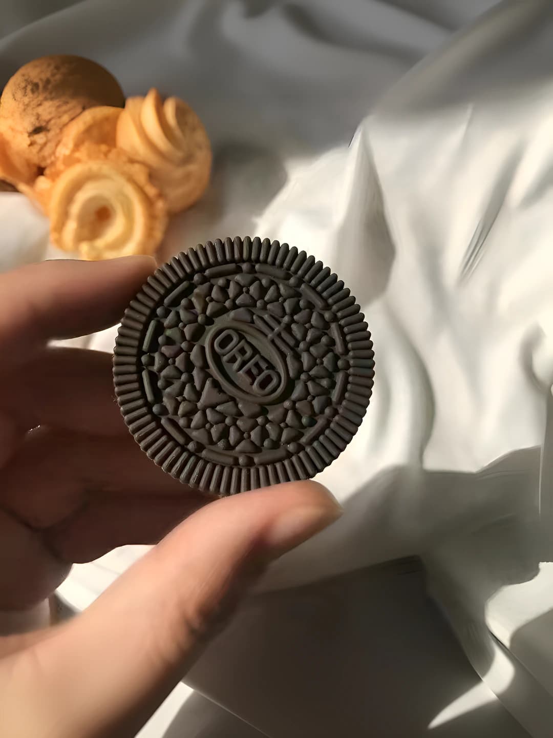 Oreo clip, base ~3 cm