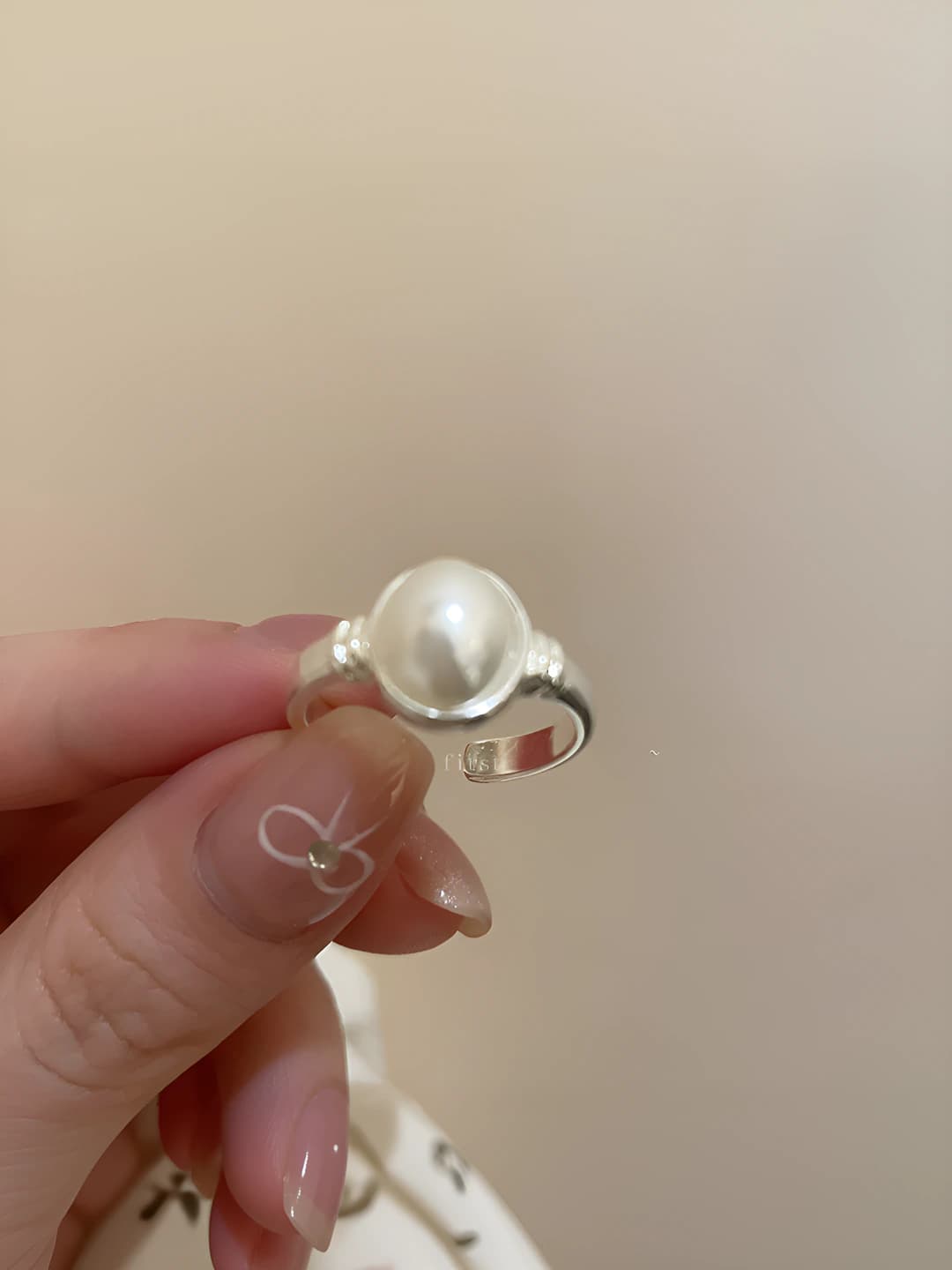 Single pearl open ring