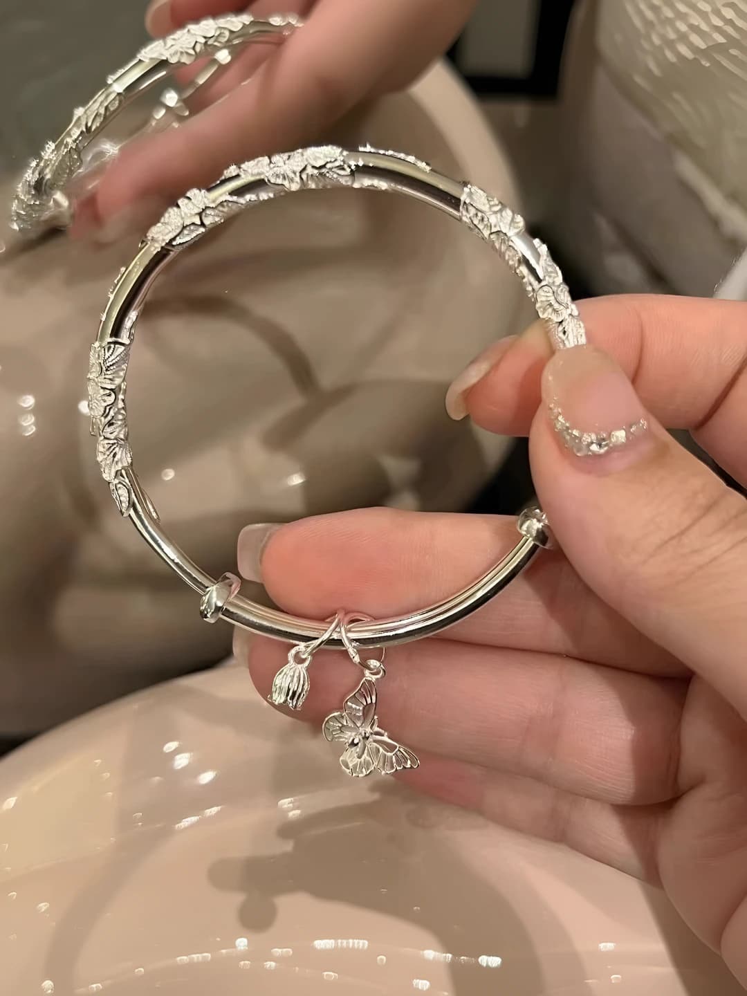 M1012 [Floral butterfly bangle]