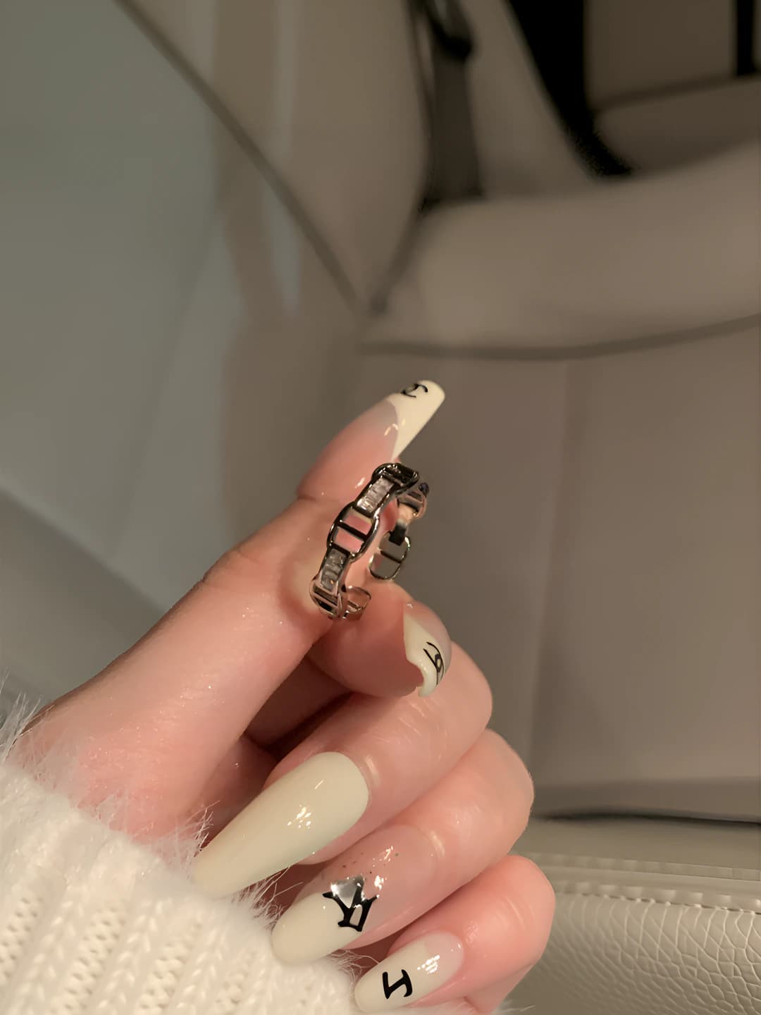 Pig nose open ring