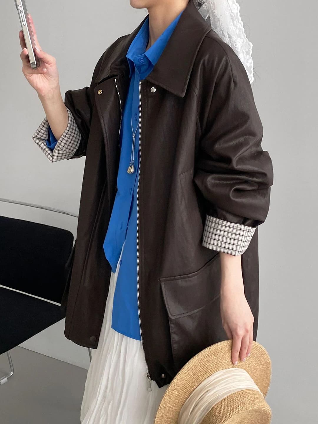 Ayollar uchun PU teri kurtka, retro katak dizayn, qaytarma yoqa, bo'sh (oversize) kesim, uzun yeng, nozik ko'rsatadigan