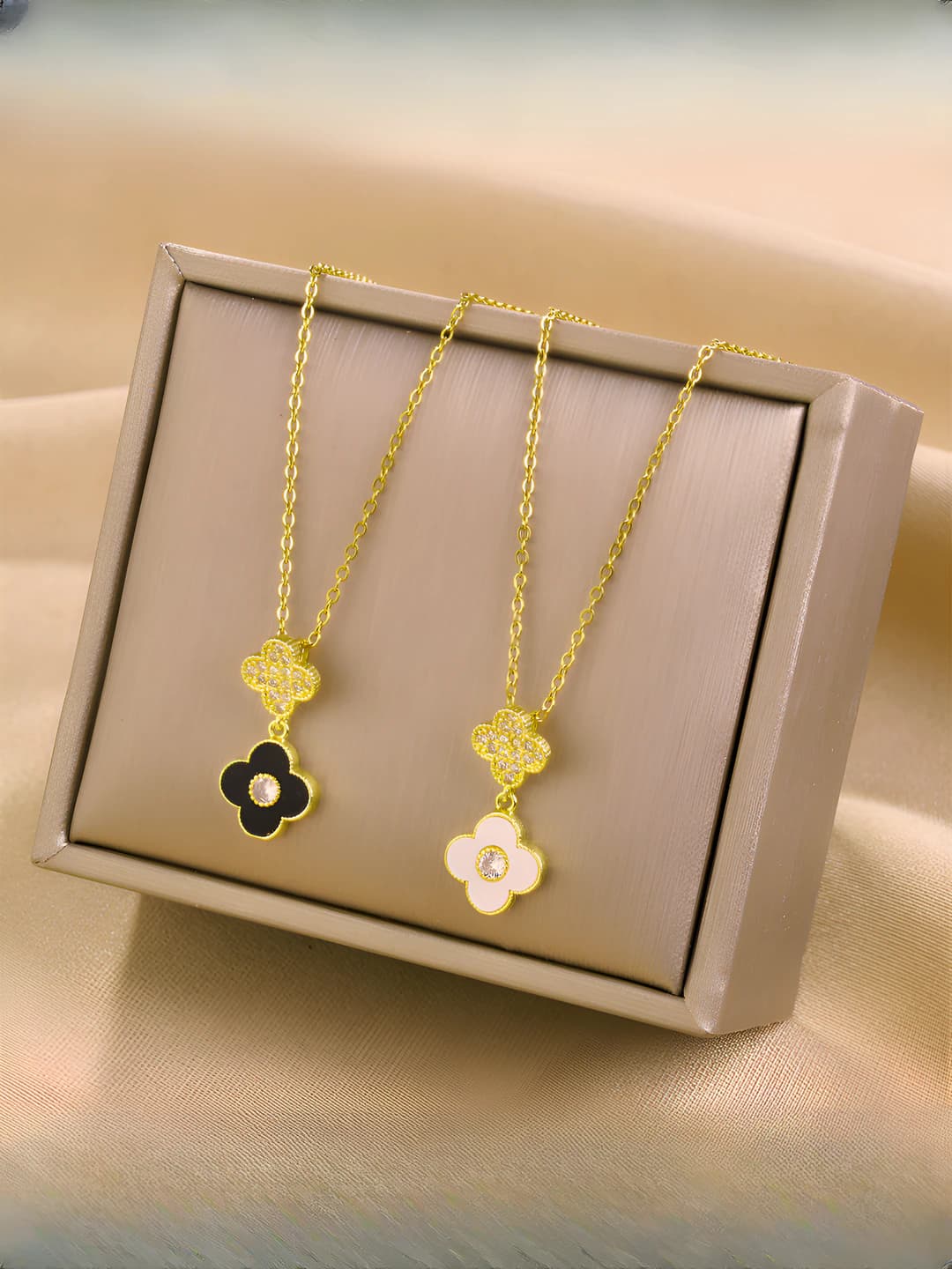 Women's Korean style titanium steel necklace with four-leaf flower pendant and O chain
