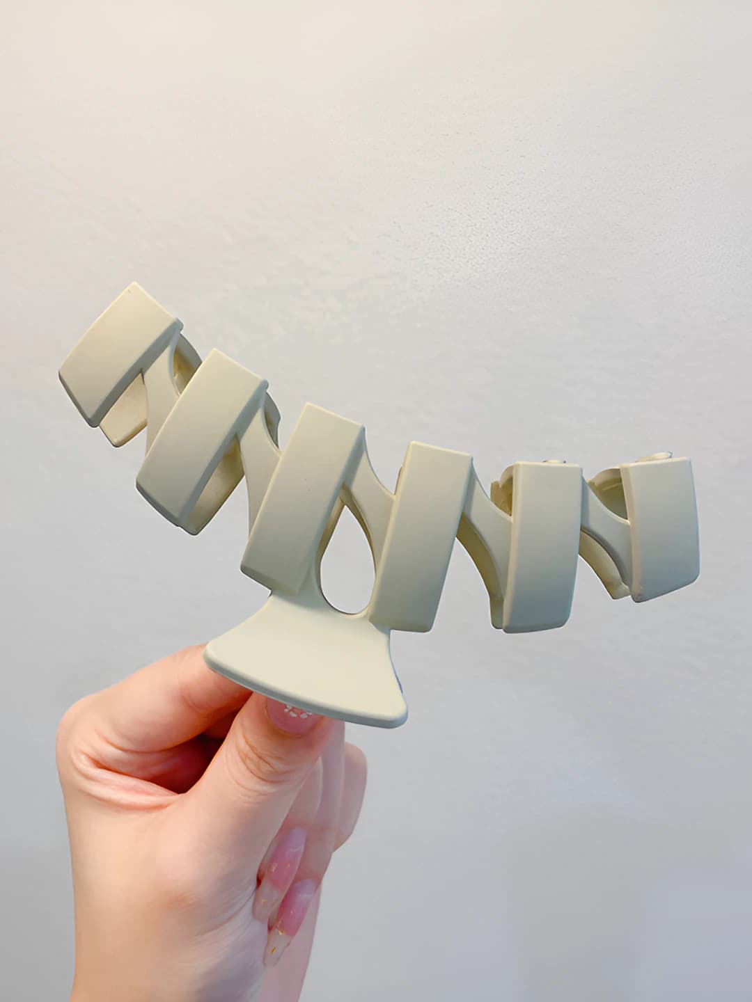 1# Irregular grey clip