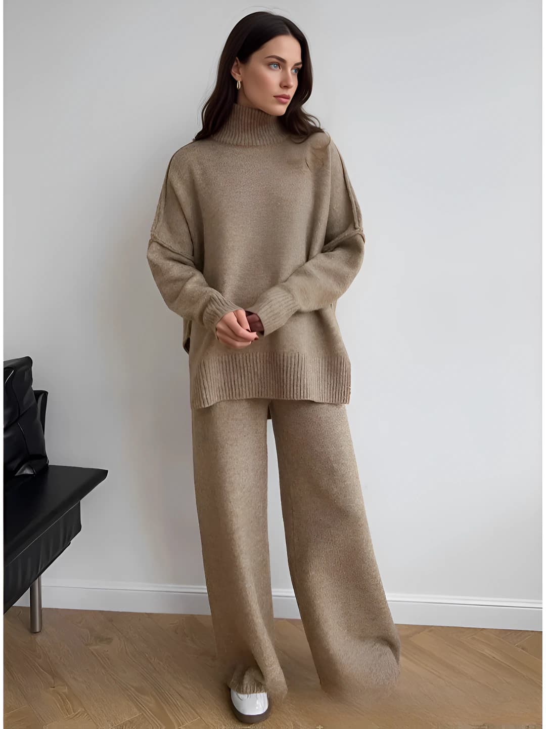 Ayollar uchun baland yoqali sviter va keng shimdan iborat kundalik to'qilgan kostyum, bo'sh (oversize) fit, uzun yeng, qish, bahor, kuz