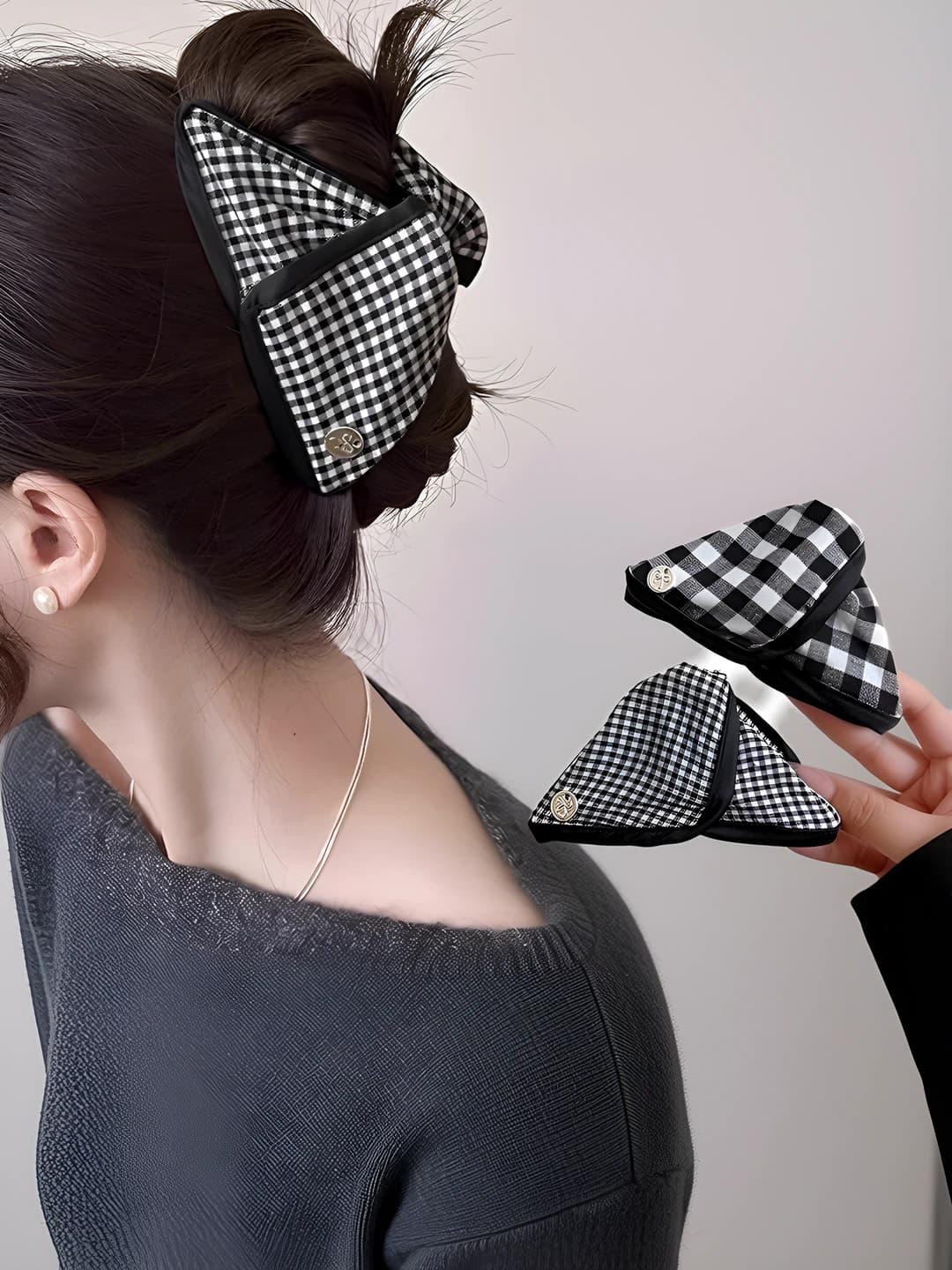 Women's hair clips and combs: Black and white checked, triangular retro hair clip