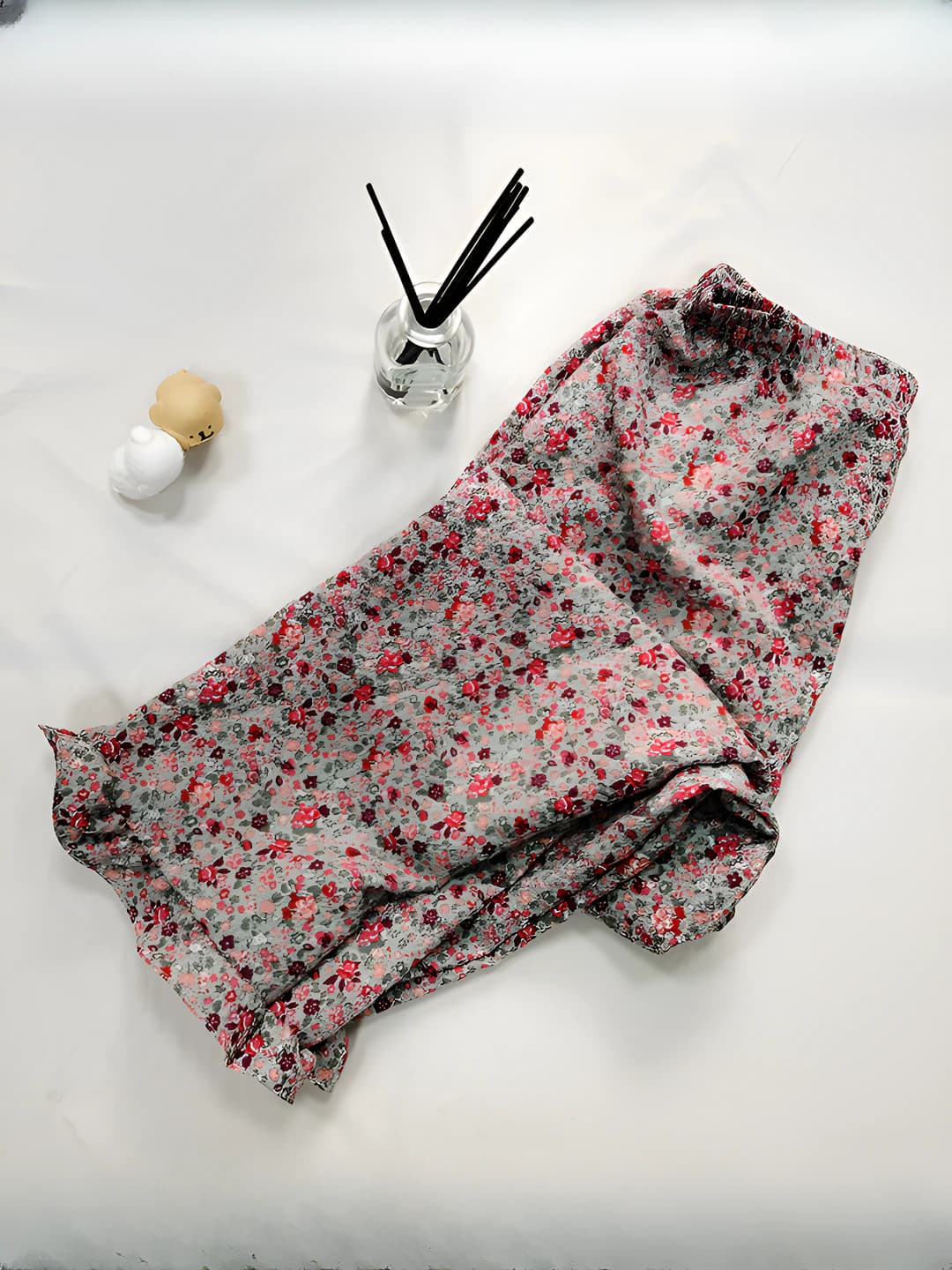 Grey base, red flowers 16