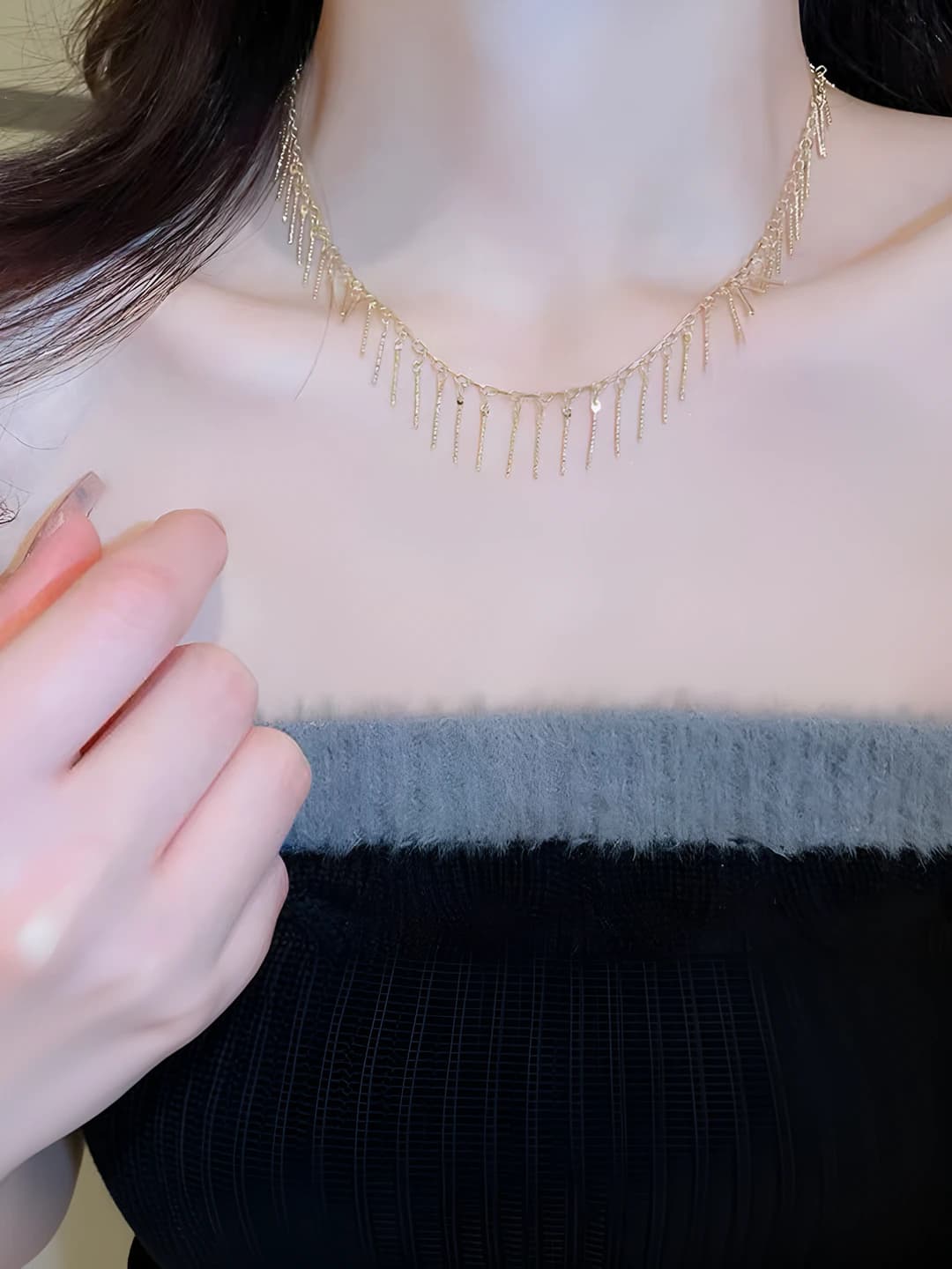 Women's tassel necklace in natural style, elegant and refined