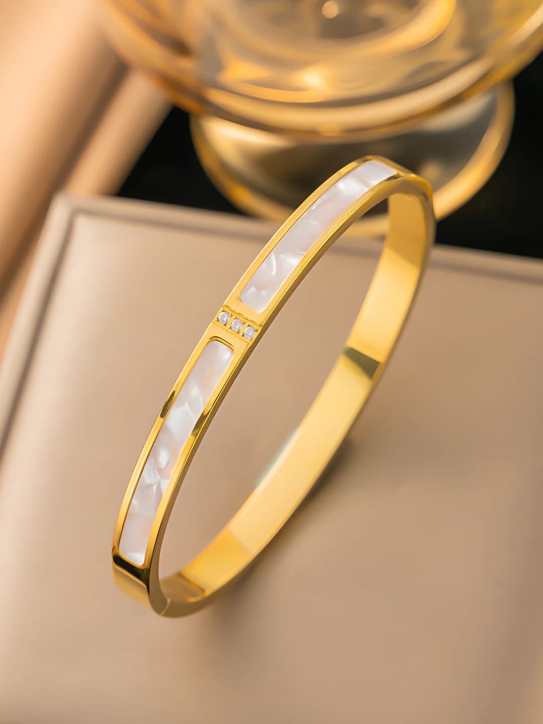 White shell, gold