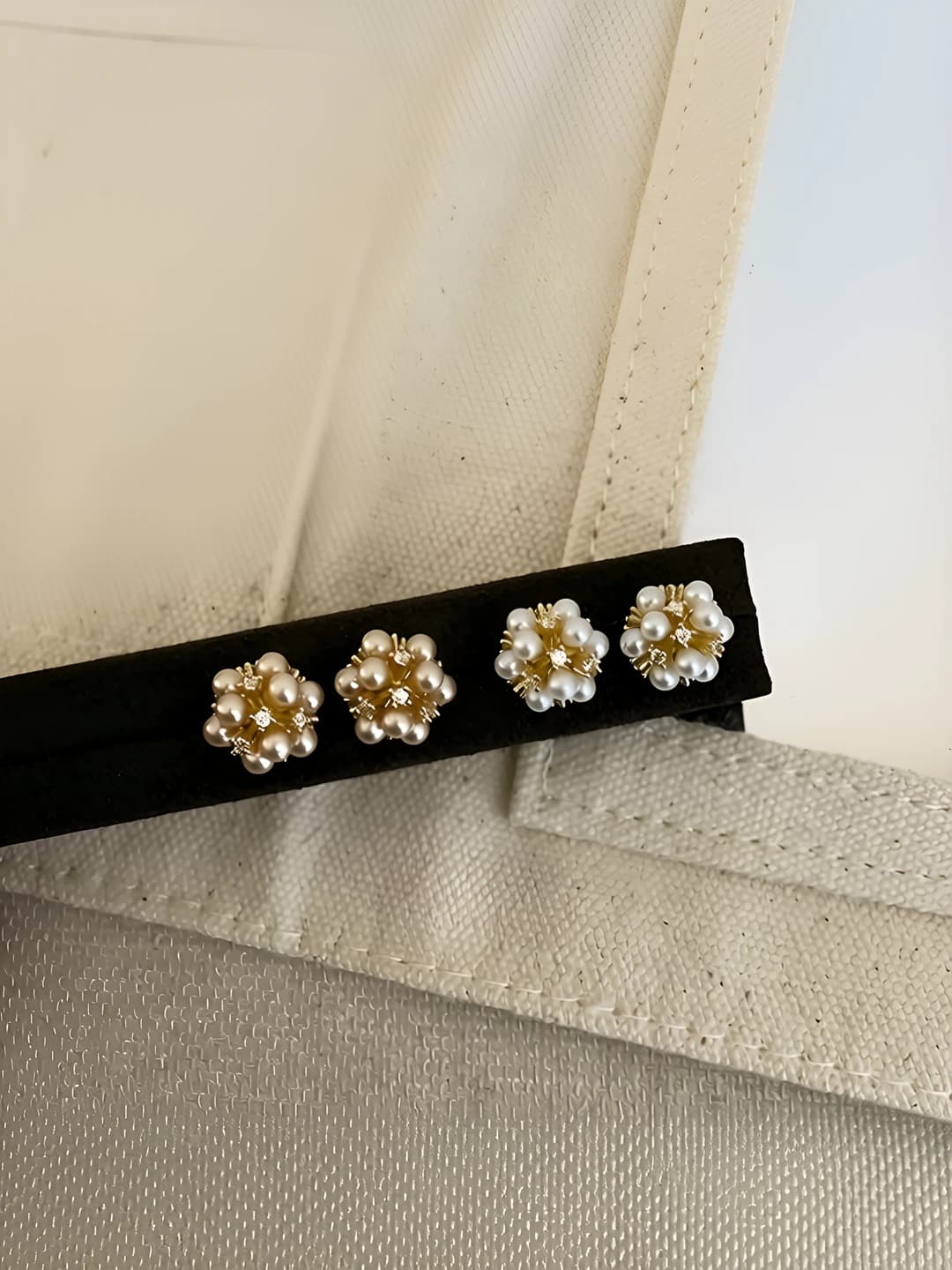 Women's retro style pearl and zircon flower stud earrings