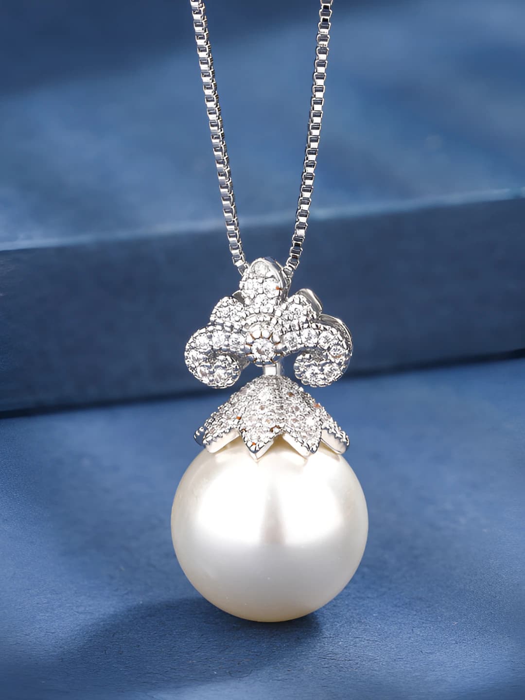 White pearl, with chain