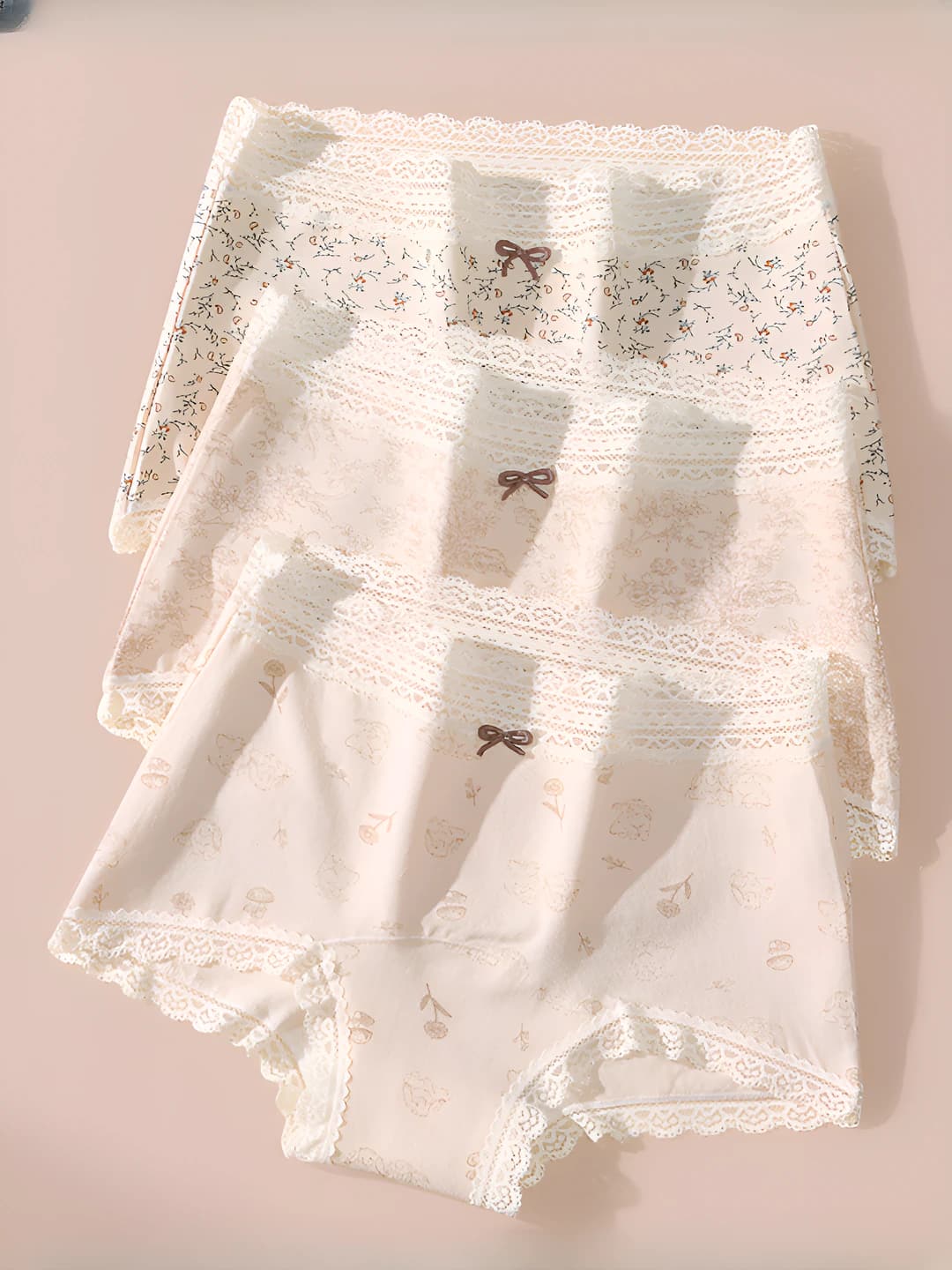 Women's lace-trimmed pure cotton briefs, mid-waist, floral pattern, all-season