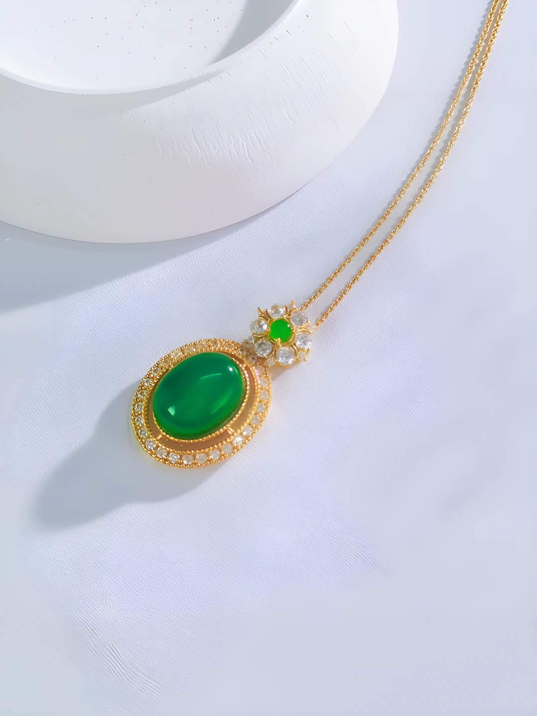 Золотой, зелёный халцедон