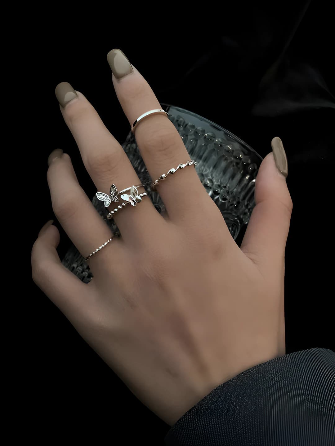 Ayollar uchun original dizaynli geometrik shakldagi metall halqa to'plami