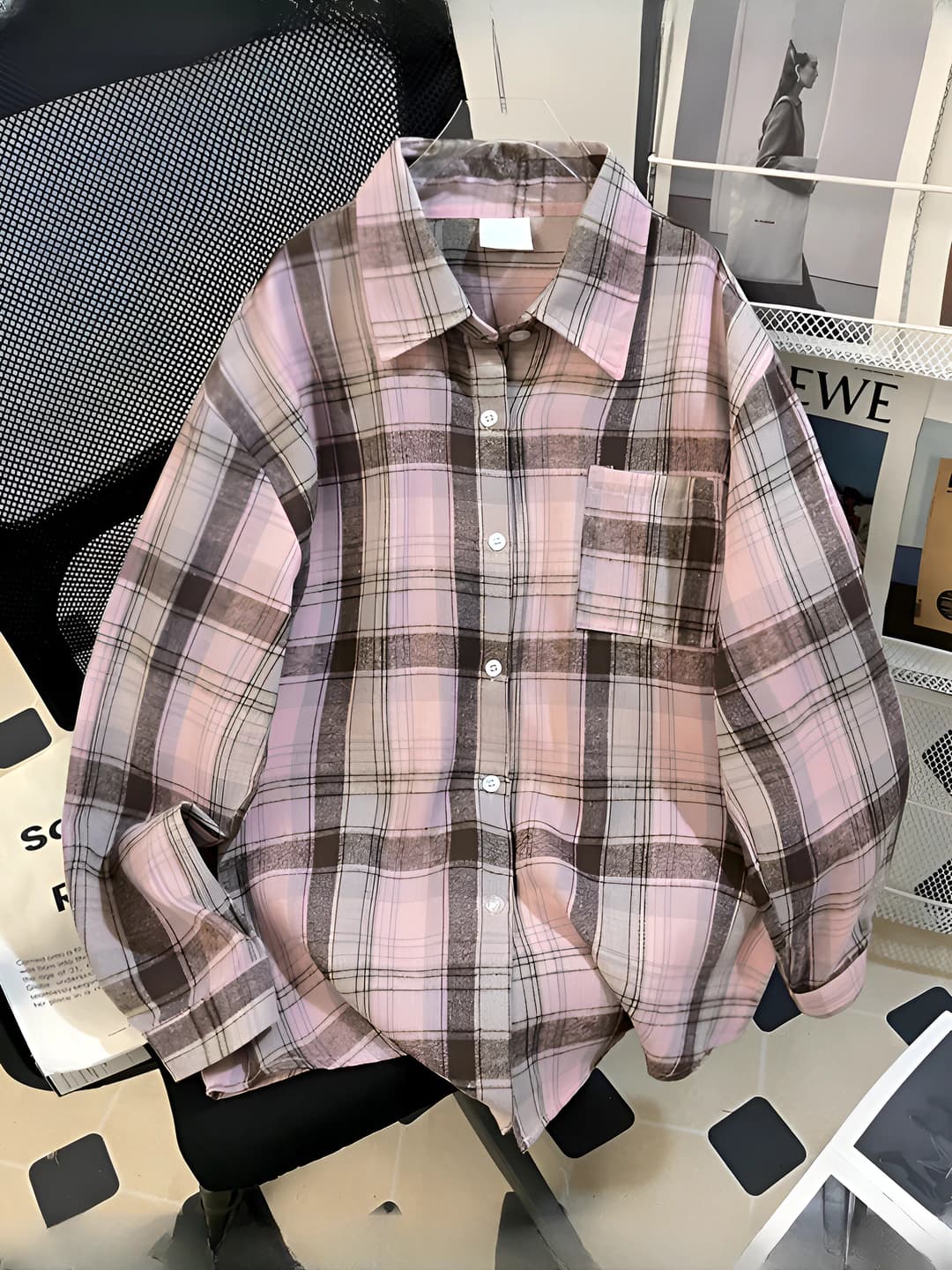 Ayollar uchun katakli uzun yengli ko'ylak-shirt, POLO yoqali, bo'sh (oversize) kesim, kundalik uslub