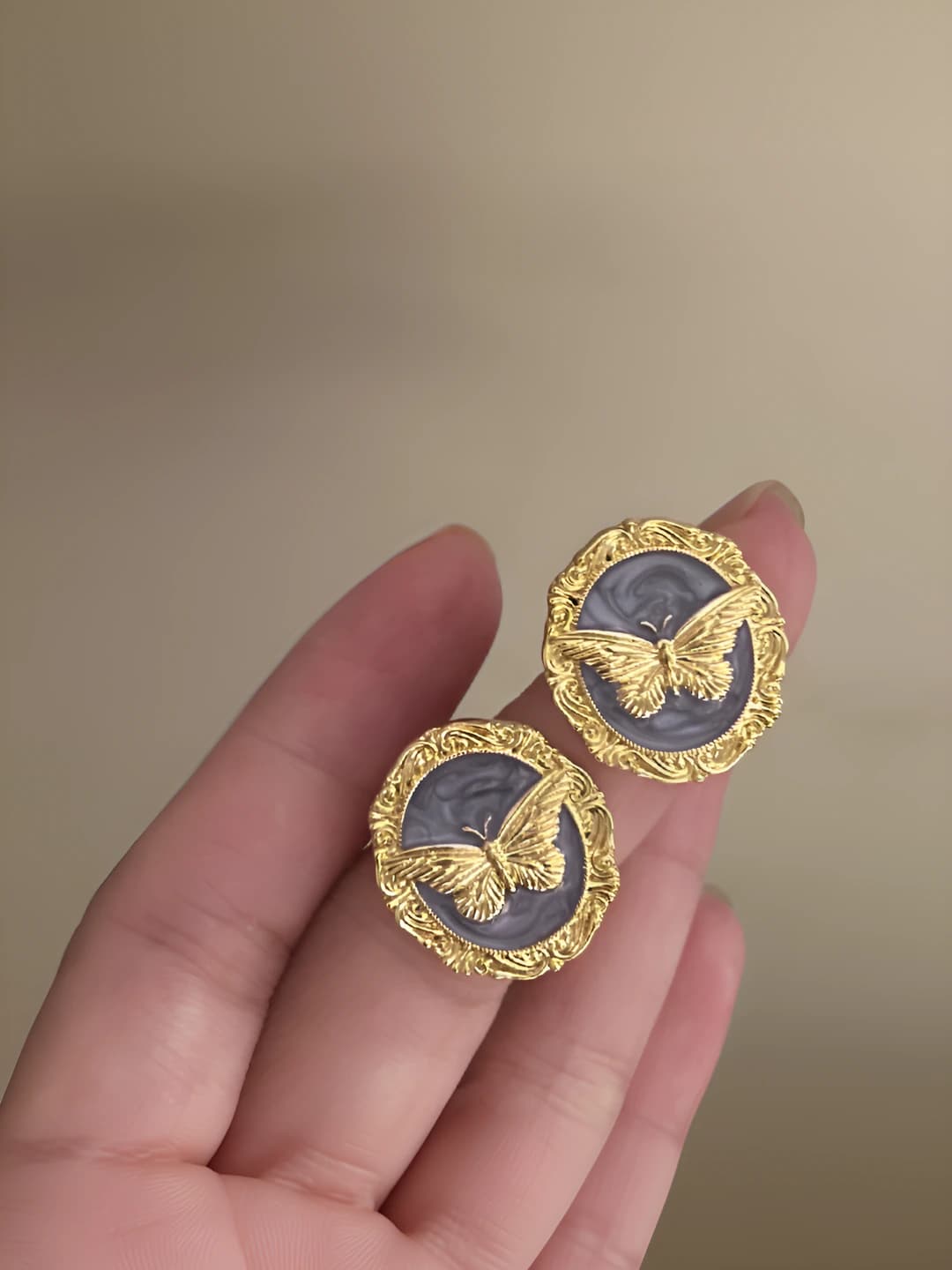 Stud earring variant