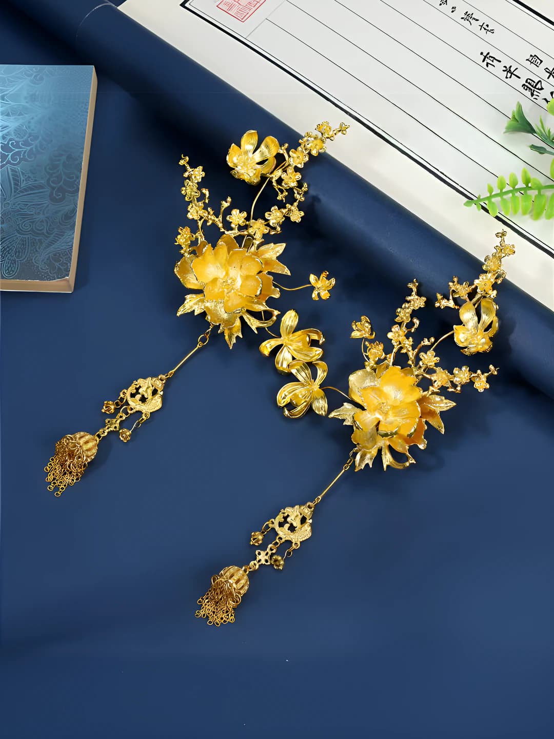 Gold peony tassel hair clip left