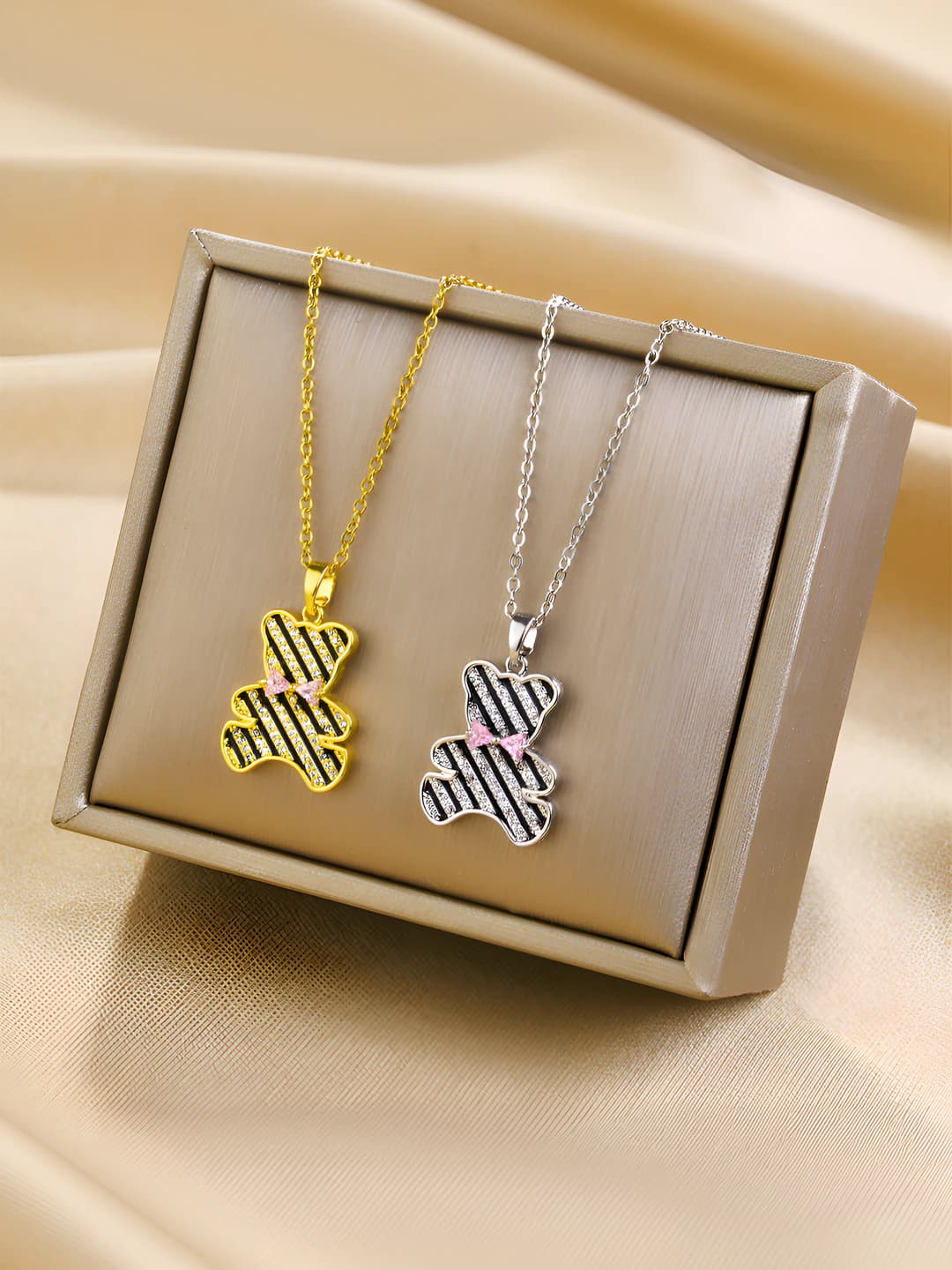 Women's casual Korean style titanium steel chain with cute bear and bow pendant, rhinestone inlay