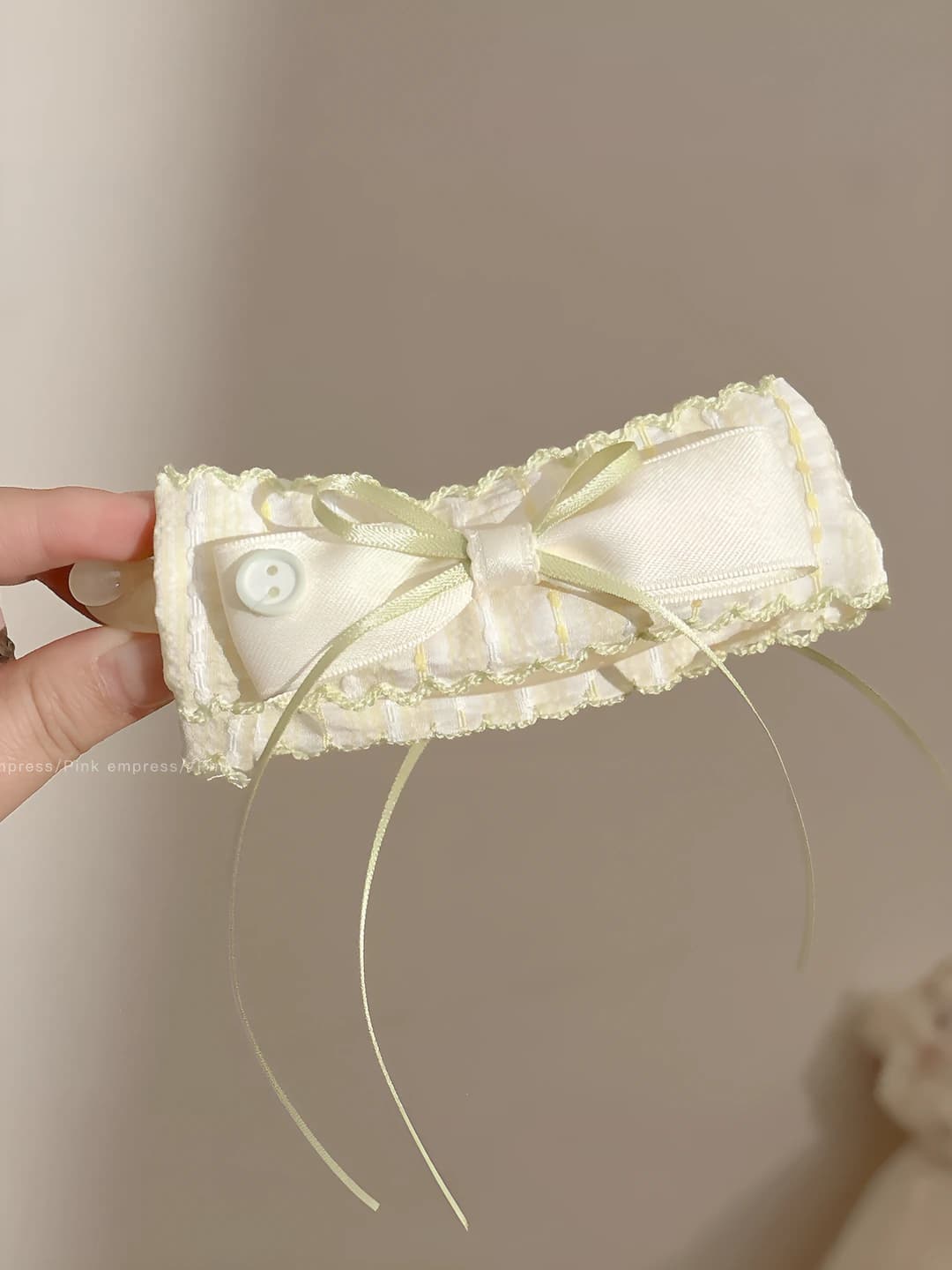 Green bow beige banana clip ~13 cm