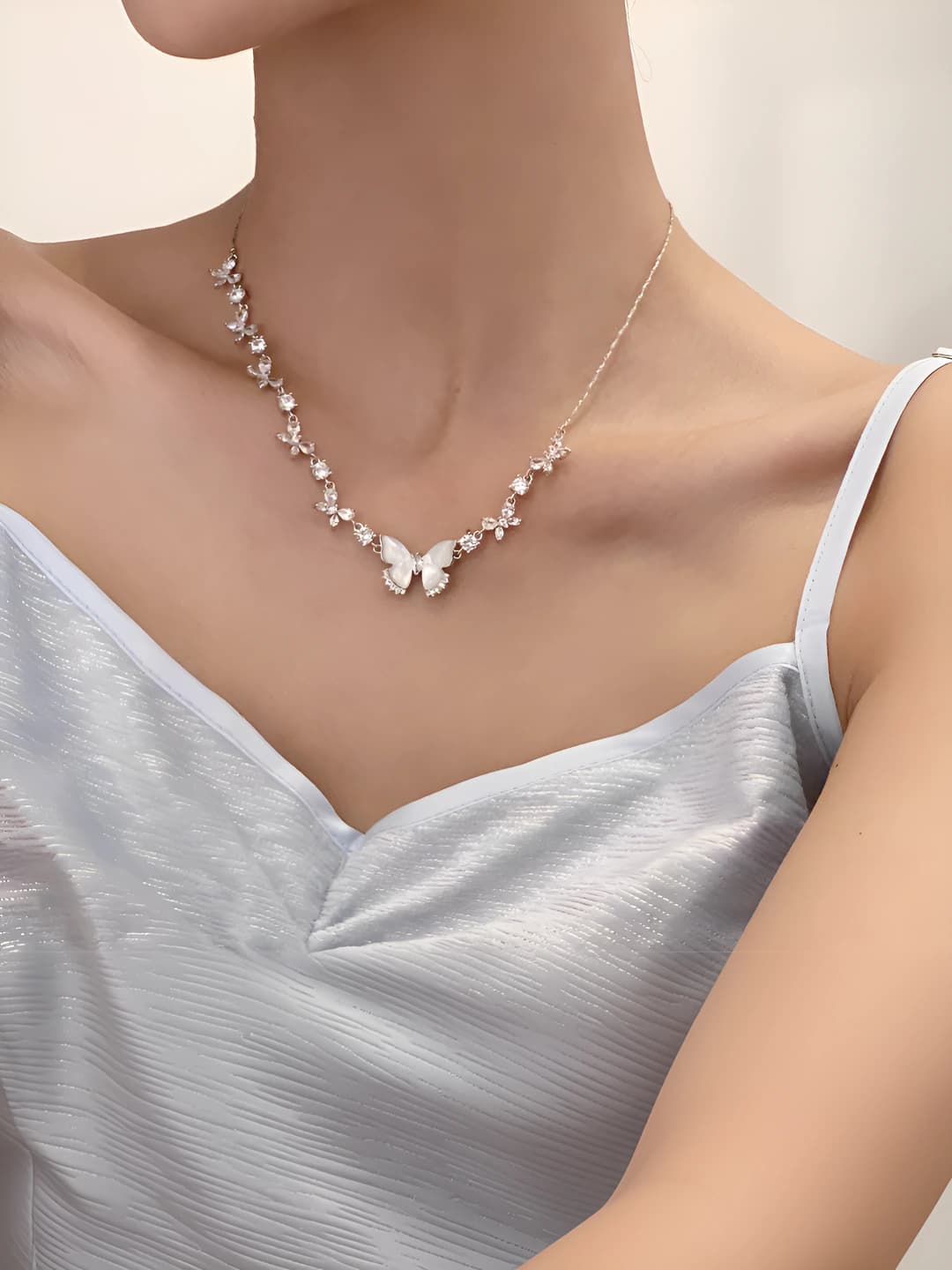 Women's white mother-of-pearl and zircon butterfly necklace, premium style fashion accessory