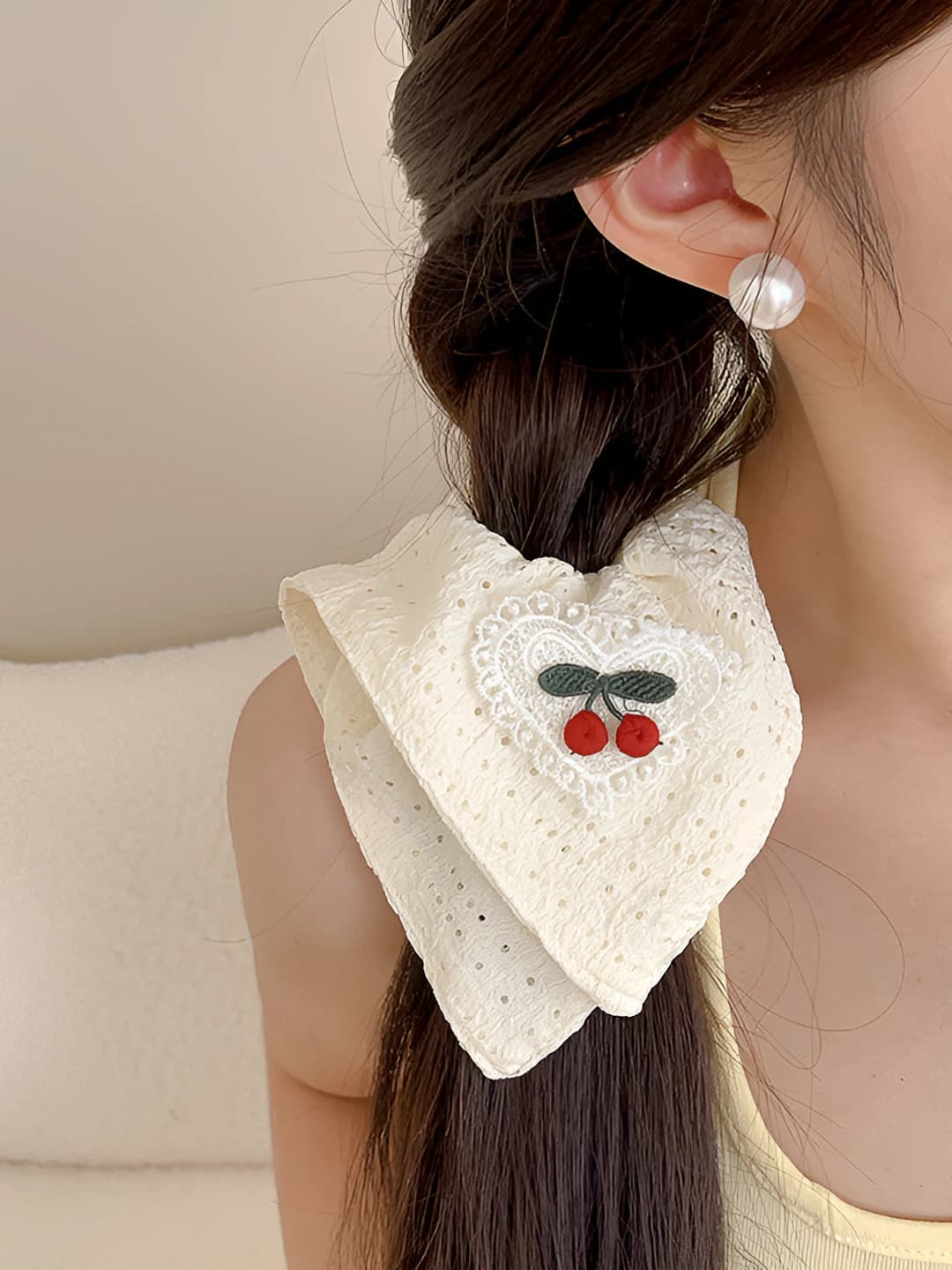 Белый с сердцем и вишней, 12 см