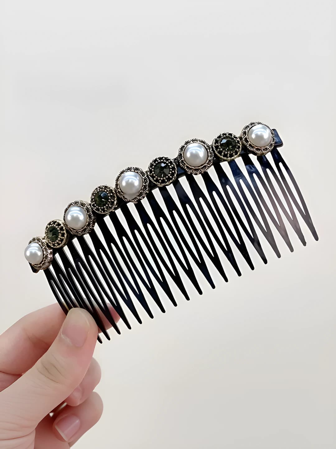 Pearl and green diamond comb