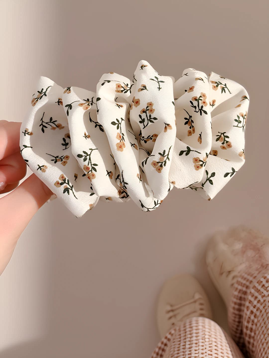 4#Белый мелкий цветочный - ок. 12 см