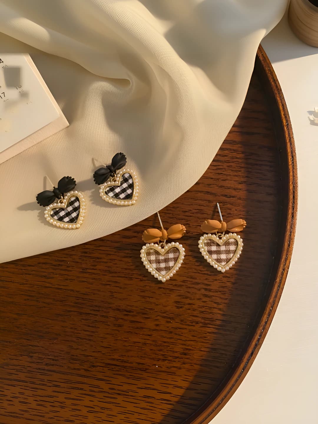 Women's black bow and heart stud earrings, versatile for autumn-winter 2026