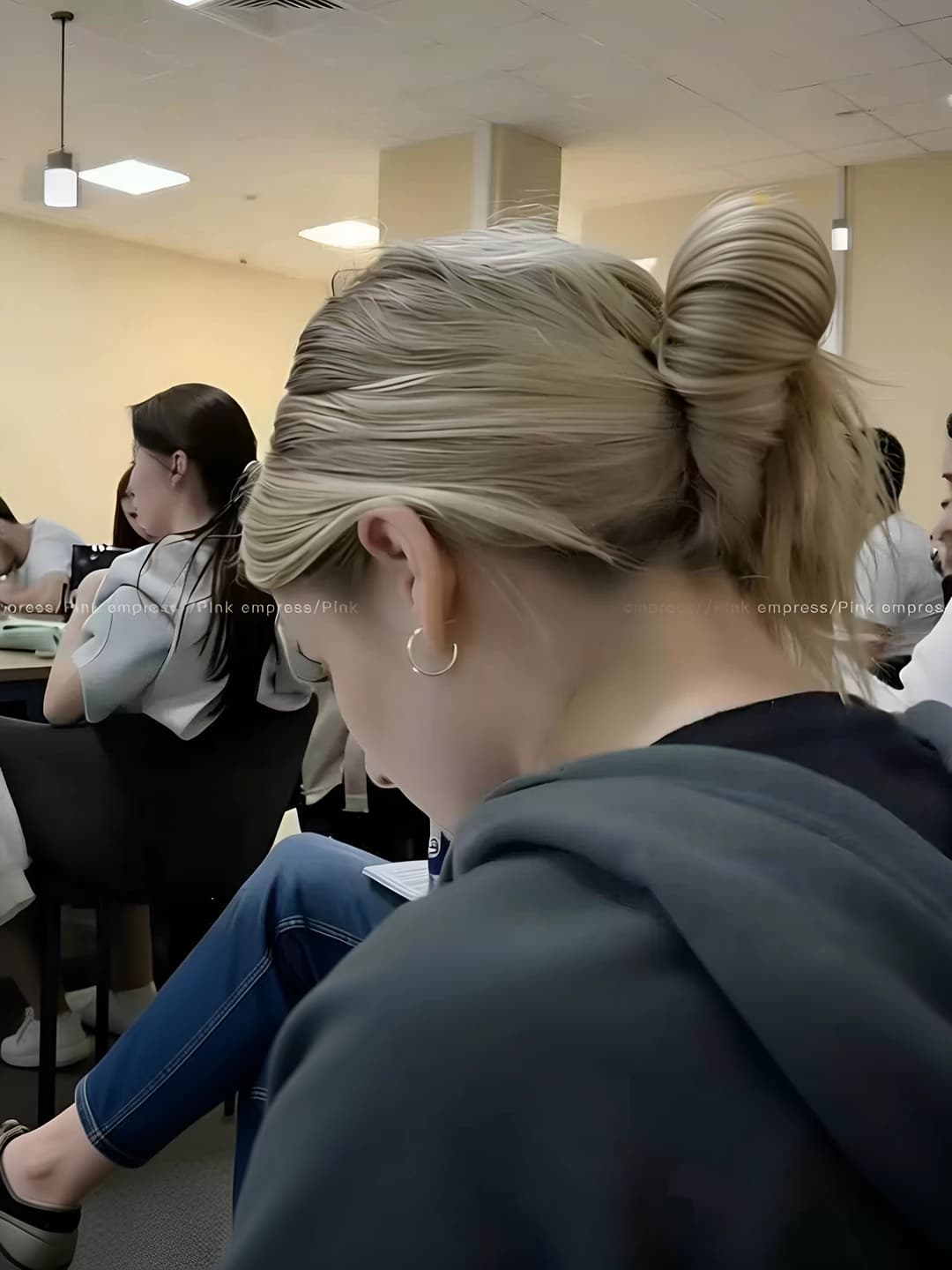 Жёлтый, предупреждение, ~8 см