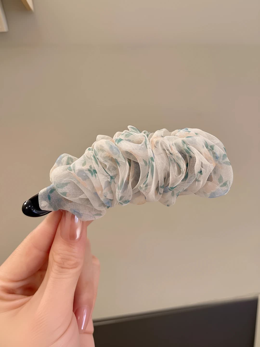 Green floral, banana clip (~10 cm)