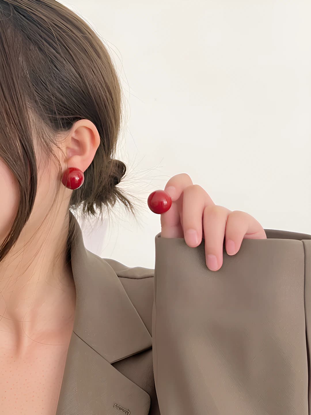 Women's retro pearl stud earrings, light luxury