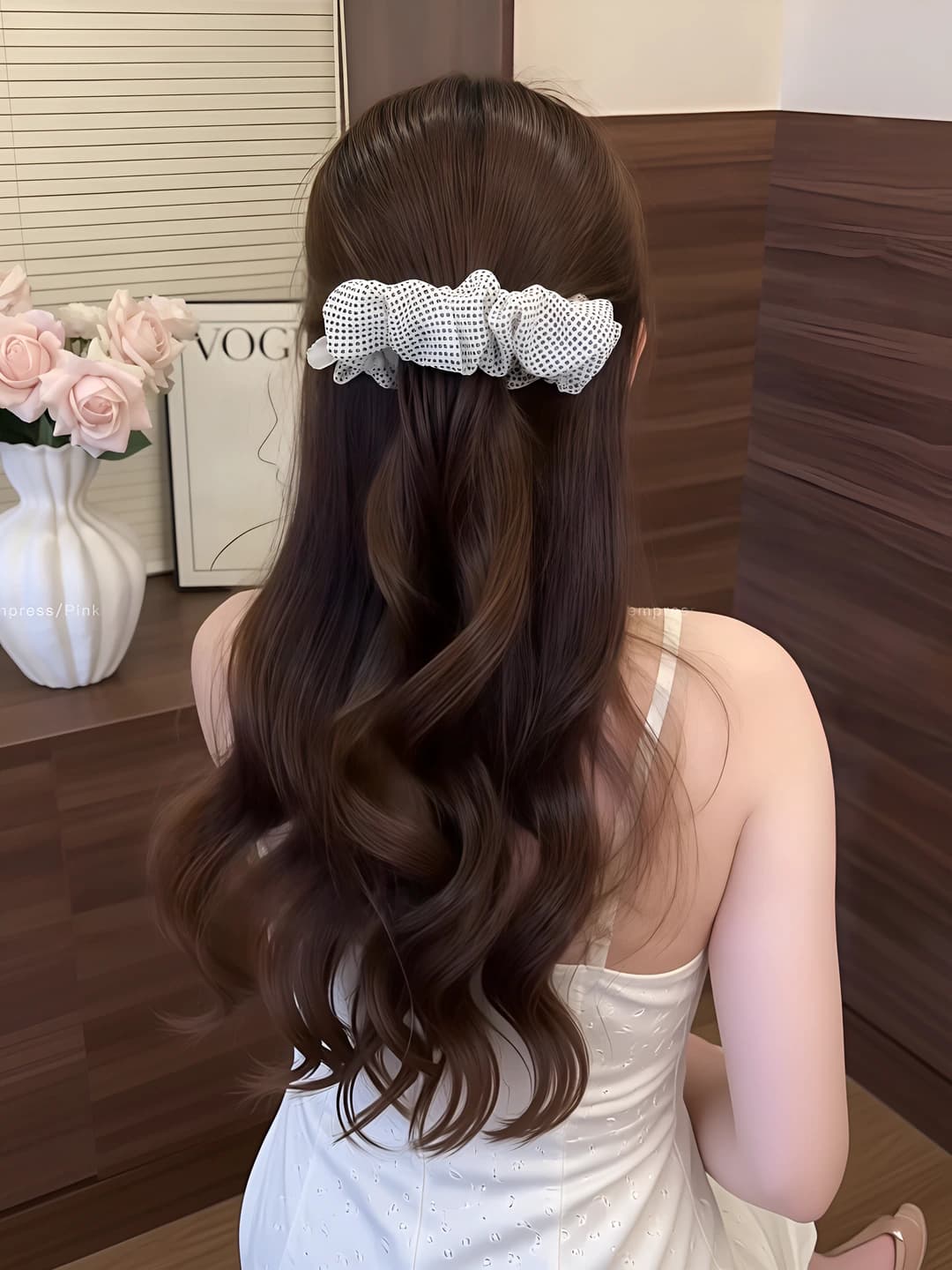 White banana clip, ~13 cm