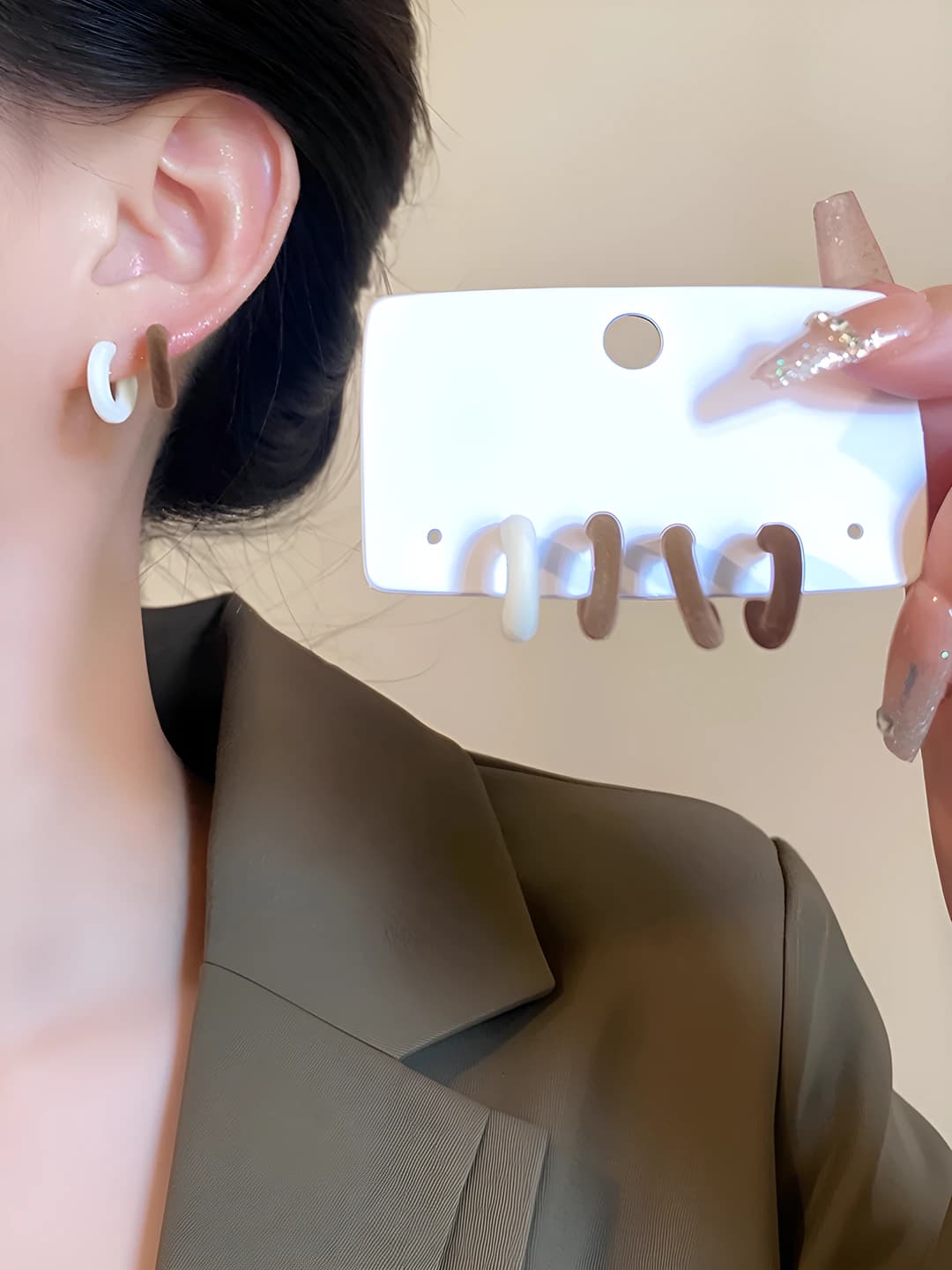 Women's gradient C-shaped plain hoop stud earrings, 2026 new small design element