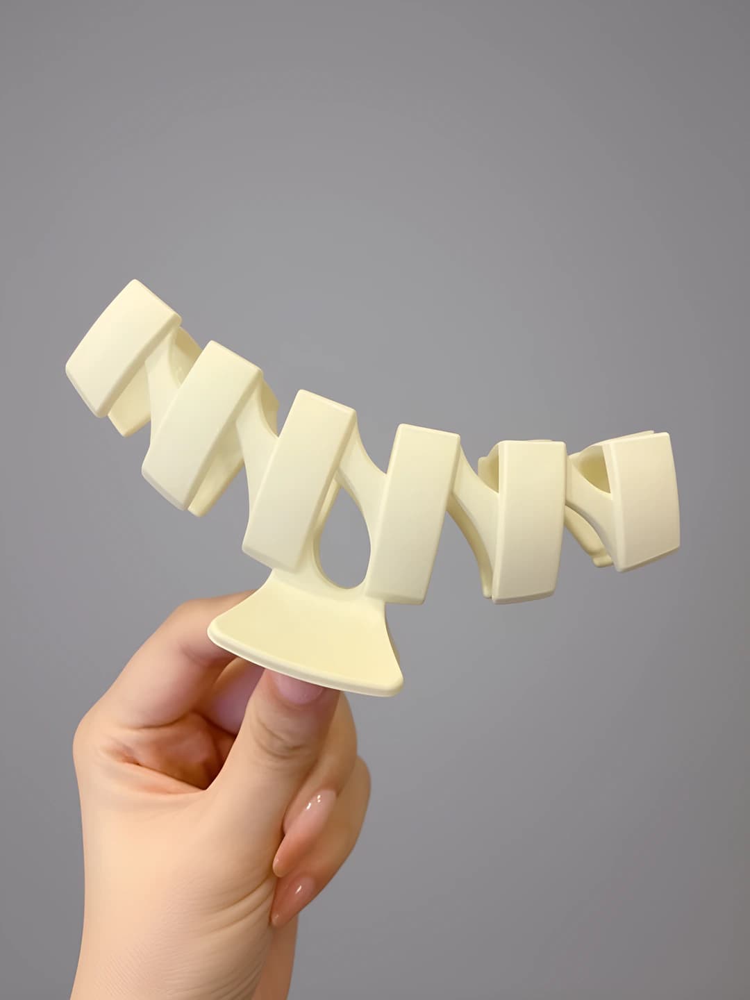 5# Irregular beige-yellow clip