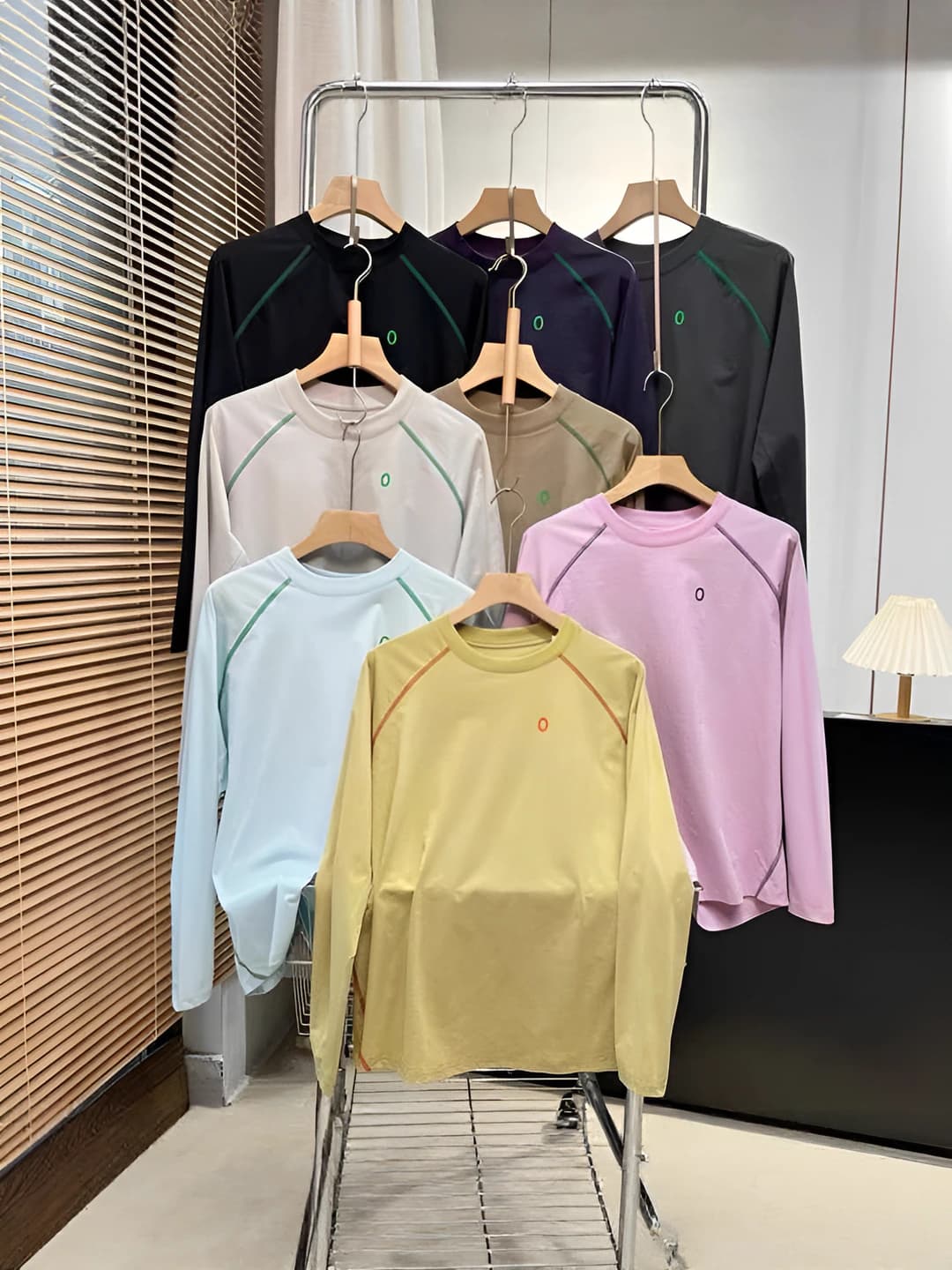 Women's sports long-sleeve base top: crew neck, long sleeve, printed, casual style