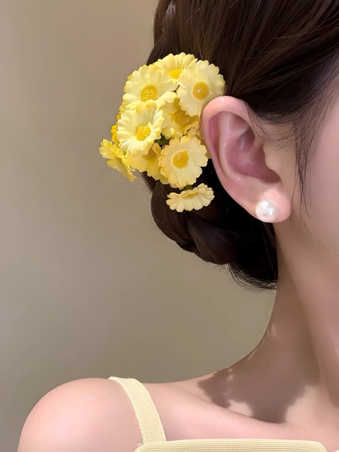 Yellow daisy hair pin