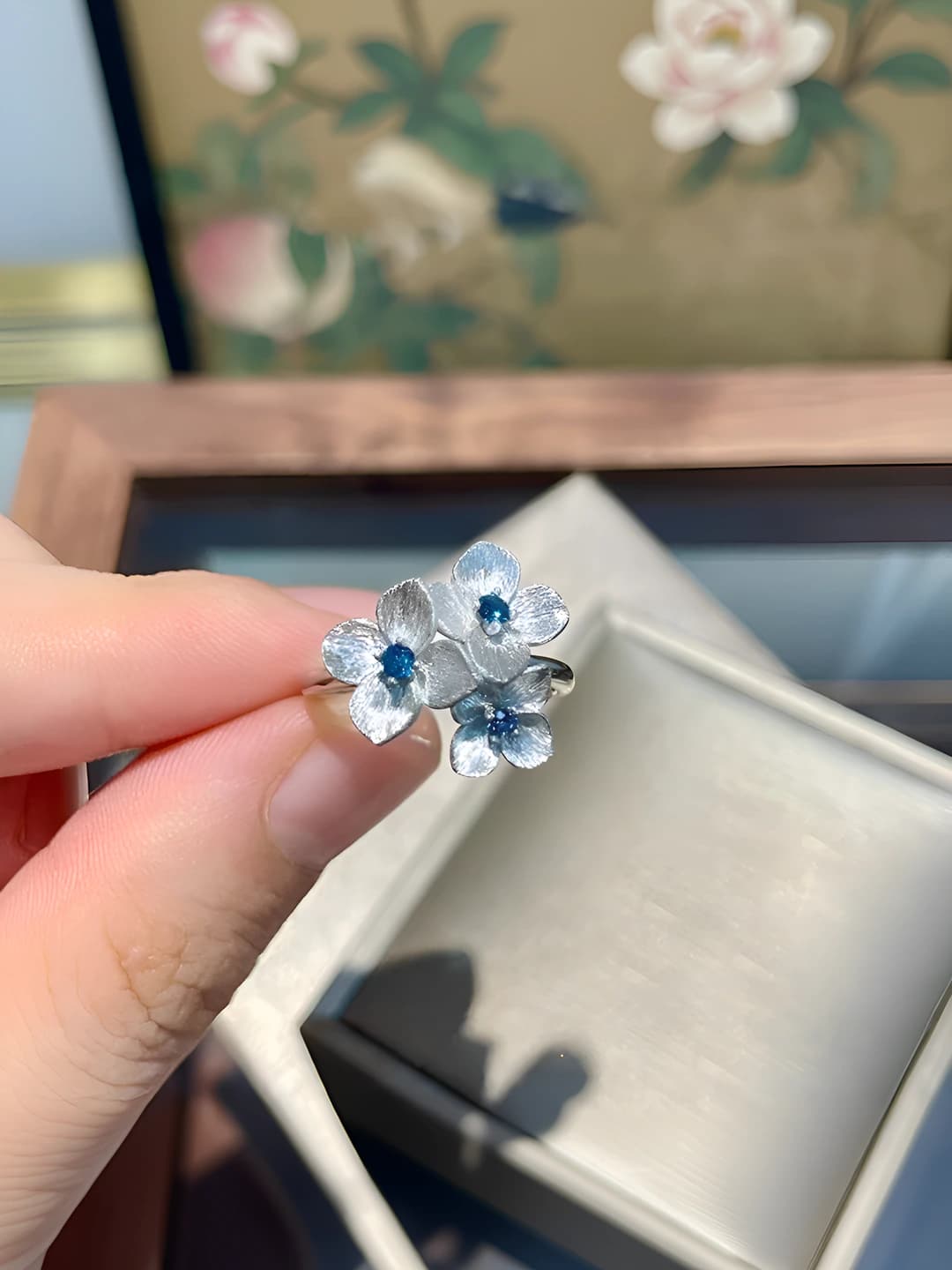 Women's adjustable open ring with diamond and geometric shapes, gypsophila pattern, in a fashionable style