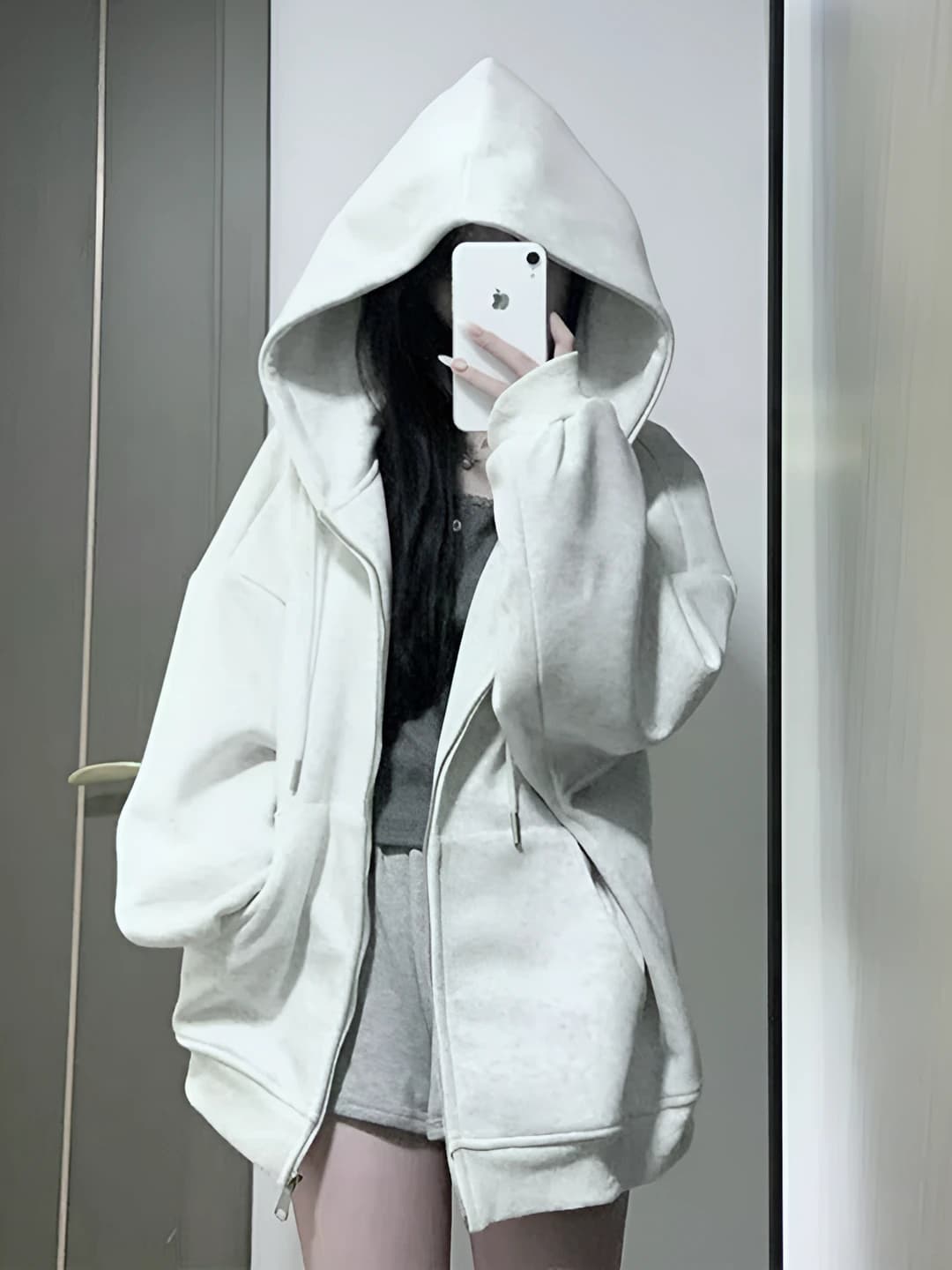 Ayollar uchun issiq astarli, bo'sh (oversize) kesimli, uzun yengli, fermuarli, bir rangli, retro uslubdagi xudi